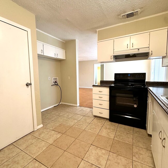 Building Photo - Move In Special 1/2 Off First Months Rent! - Cute 3 Bedroom 2 Bath Home Near Park!