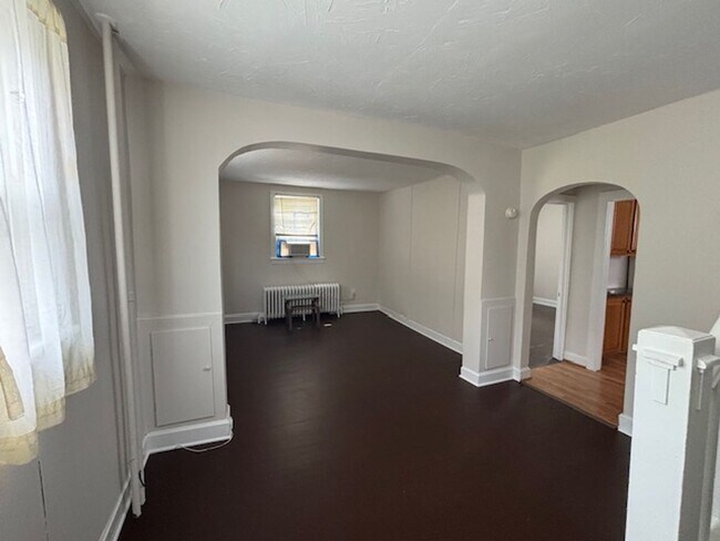 Foto del edificio - Aguilar - 660-R660- Russell Avenue