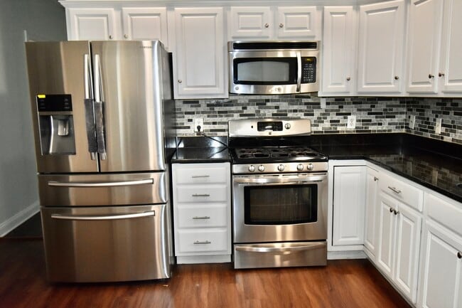 Building Photo - 191 Hunyadi Ave