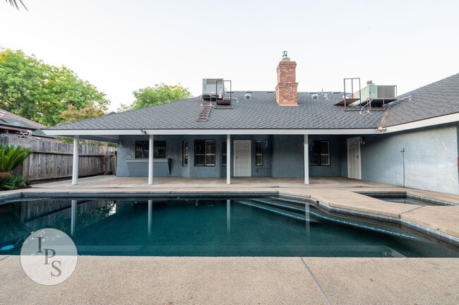 Building Photo - Woodward Park Home, 3BR/2BA, Pool, Spa, Gr...