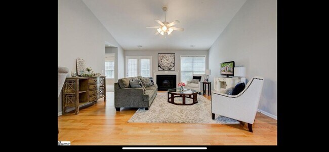 Foto del edificio - Wonderfully Updated Home with Neighborhood...
