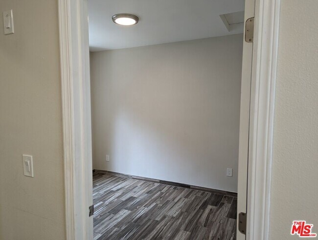Foto del edificio - 5335 Rhea Ave