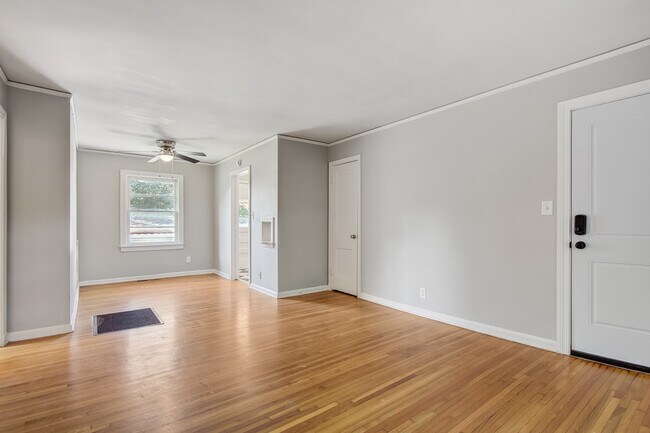 Building Photo - 1310 S Jackson Ave