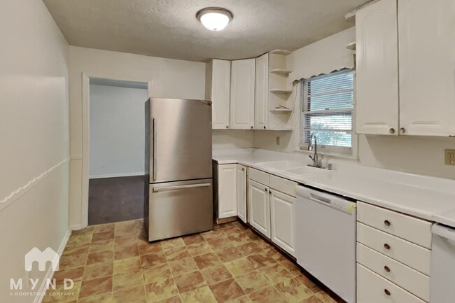 Building Photo - 5860 Ronnie Dr