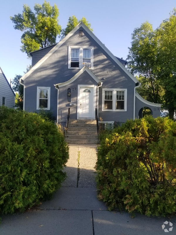 Building Photo - 29 1/2 Alderson Ave