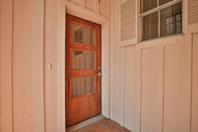 Building Photo - 7499 Brompton St
