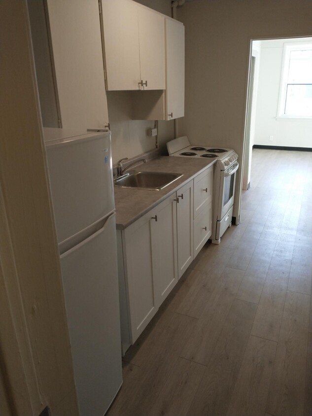 Primary Photo - 116 Dundas St