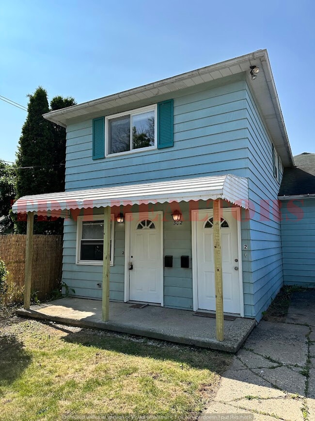 Building Photo - 302 E Clinton St