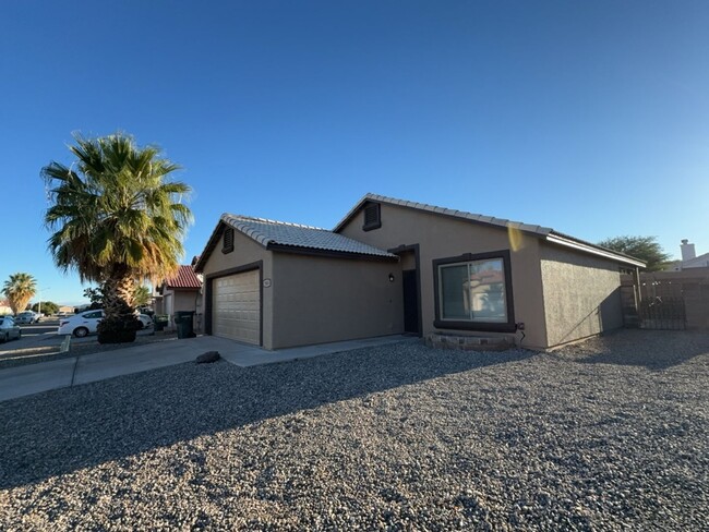 Building Photo - Very Nice 3 Bedroom 2 Bath House
