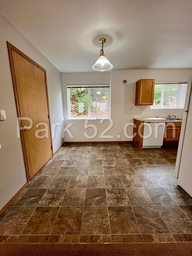 Building Photo - $300 Off First Full Month!  1 Bedroom 1 Bathroom - Ground Floor - Bonney Lake Condo - #C1