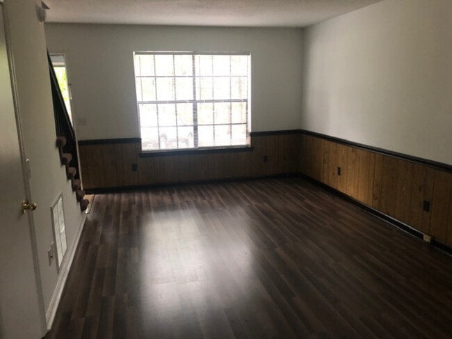 Living room - Cedarbrooke Apartments