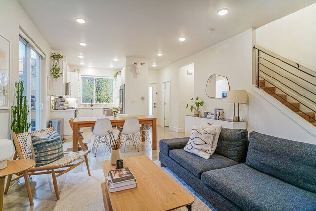 Foto del edificio - Modern Living in the Heart of Richmond, Just Blocks from Division Street This Home will not last ...