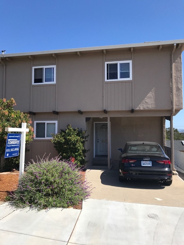 379 Larkin St Unit 1, Monterey, CA 93940 Room for Rent in Monterey