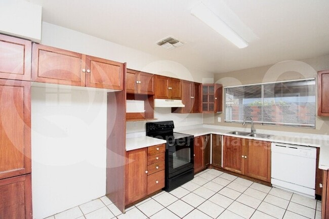 Building Photo - 7039 S 45th Pl
