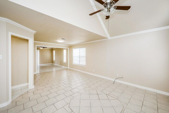 Building Photo - 102 Prada Machin Dr