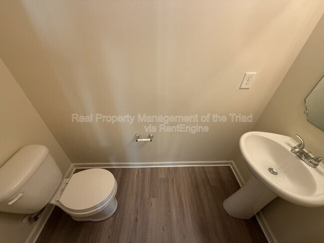 Foto del edificio - 2318 Deerbrook Forest Ln