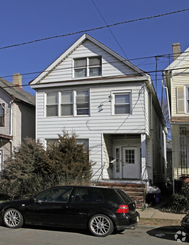 Building Photo - 31 Hartwell St