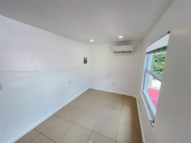 Foto del edificio - 548 NW 30th St