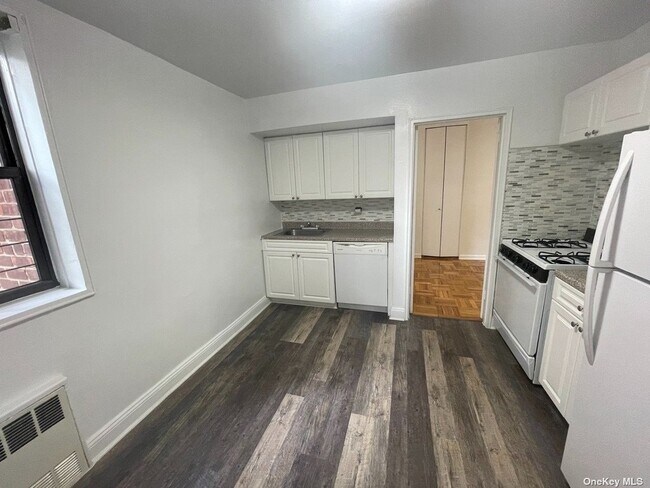Foto del edificio - 102-30 67th Ave