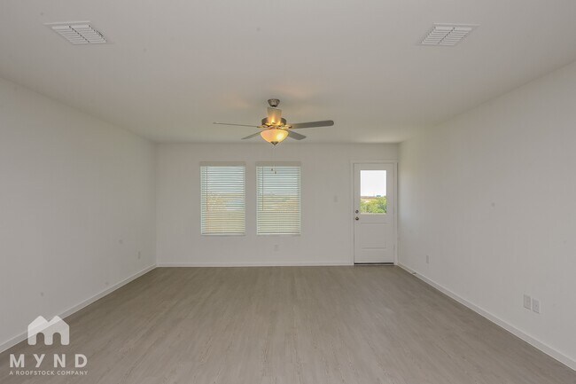 Building Photo - 2744 Mistwood Dr