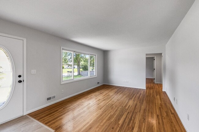 Foto del edificio - Freshly remodeled 4 Bed Rambler AV/Rosemou...
