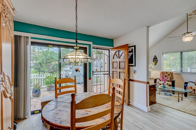 Building Photo - 9070 Green Meadows Way