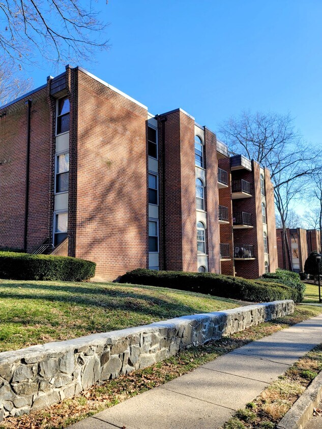 3318 Woodburn Village Dr Unit 31, Annandale, VA 22003 Condo for Rent