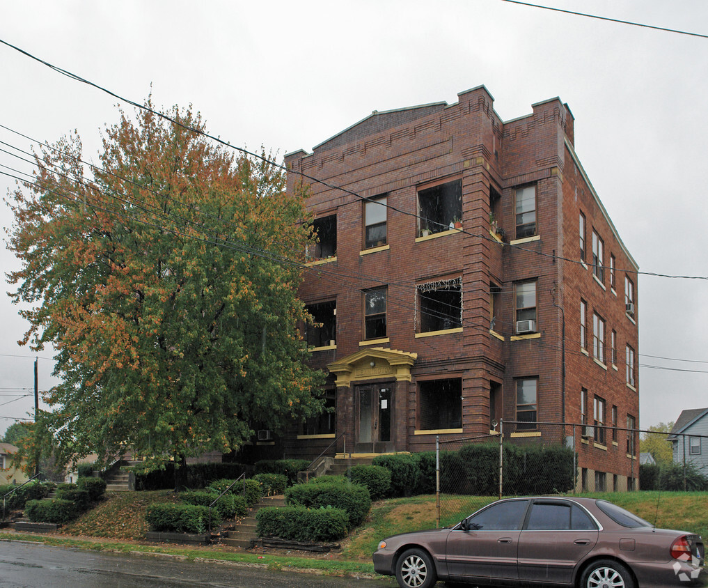 Primary Photo - Leamington Apartments