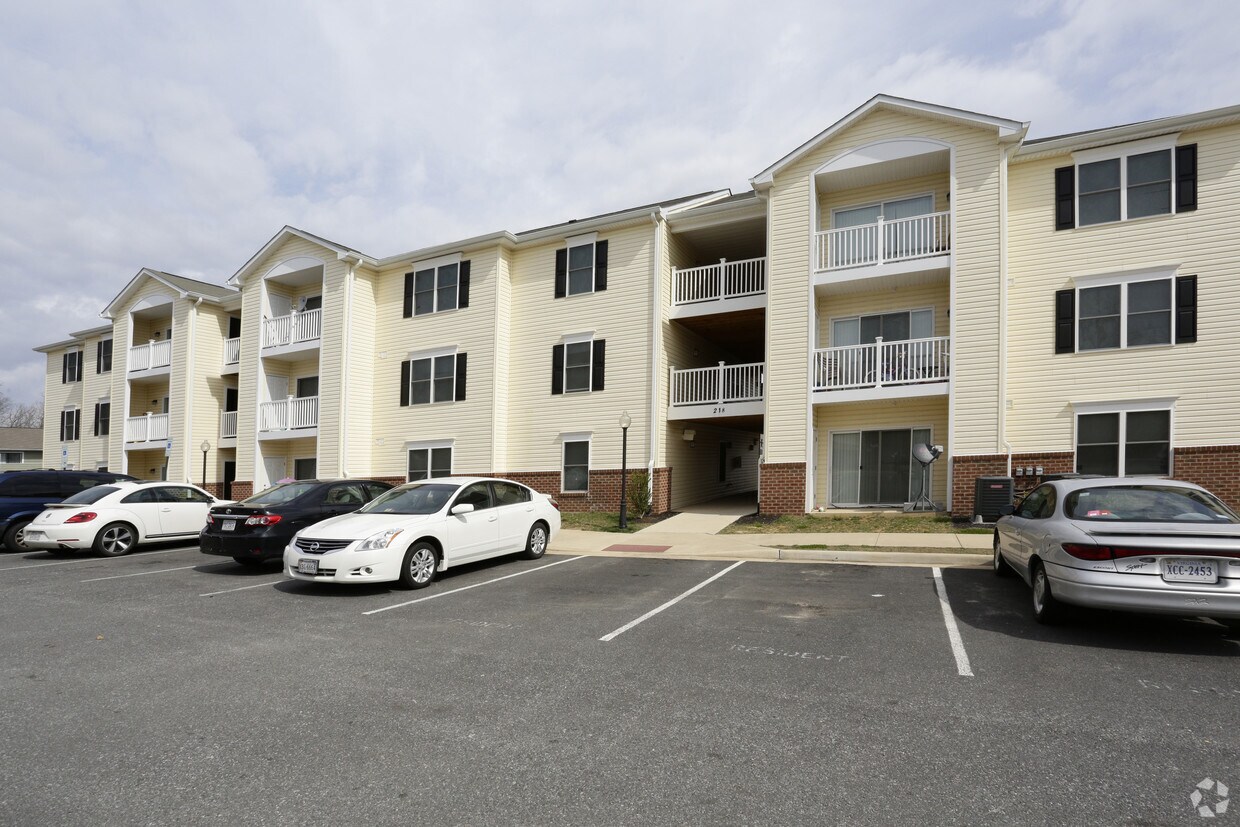 Summit Kings Mill Apartments 214 Kings Mill Ct Fredericksburg, VA
