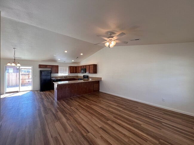 Building Photo - Beautiful 4-bedroom home located in Saddle...