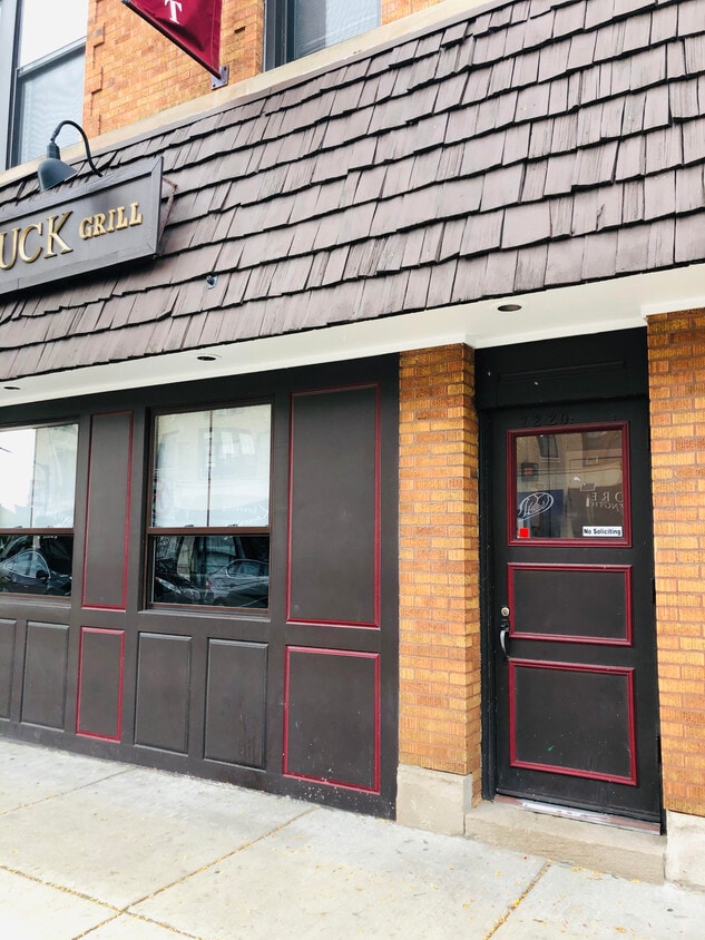 Above popular restuarant - 7220 Madison St