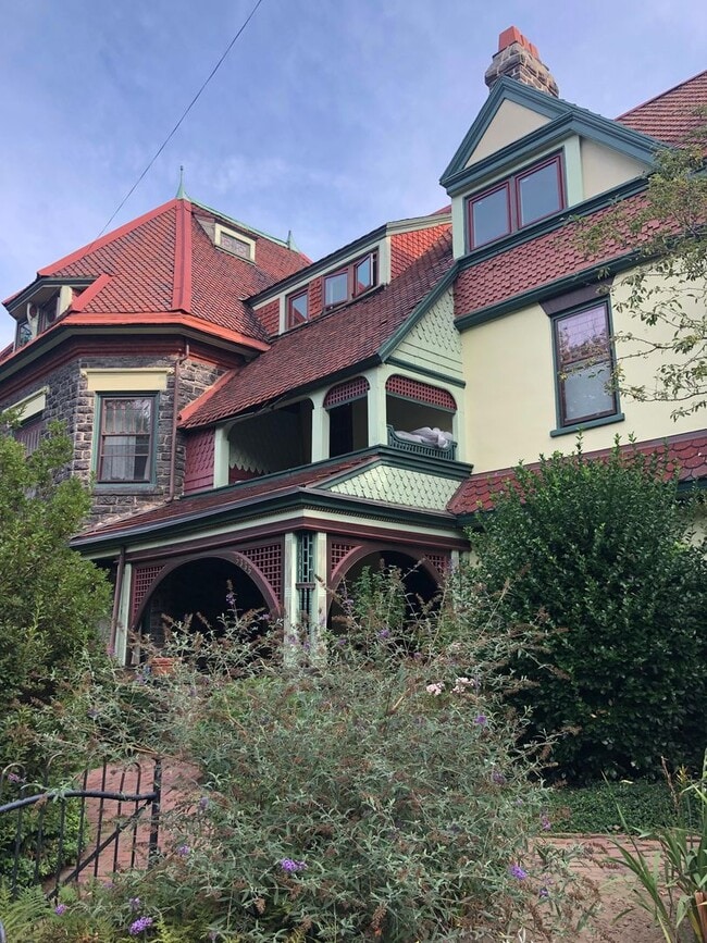 Building Photo - 5335 Knox Street