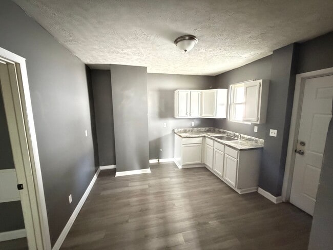 Foto del edificio - 316 W 10th St