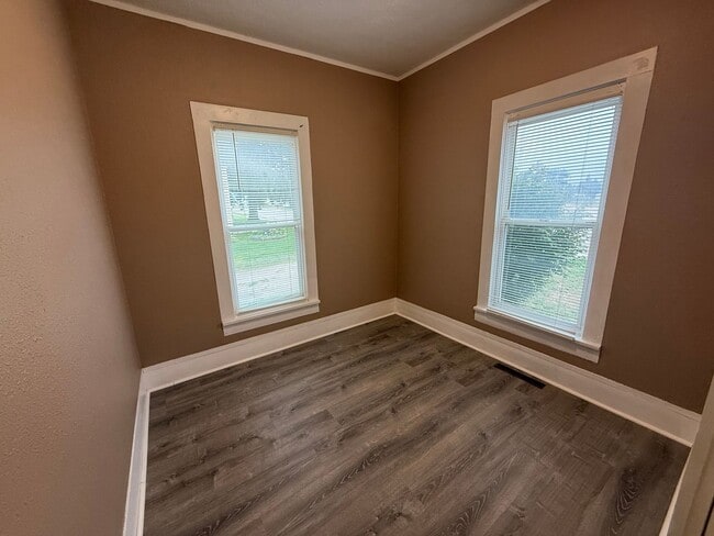 Building Photo - Two bedroom, One bathroom House located in...