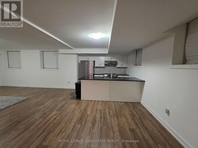 Building Photo - 400-400 Finch Ave