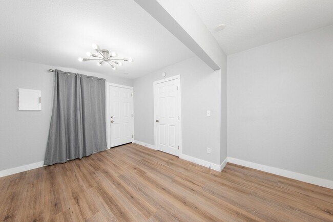 Foto del edificio - 636-638 W Nevada St