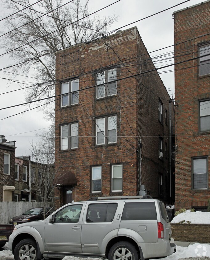 Building Photo - 119 Roosevelt Ave