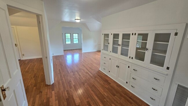 Foto del edificio - 1401 W Brown Deer Rd