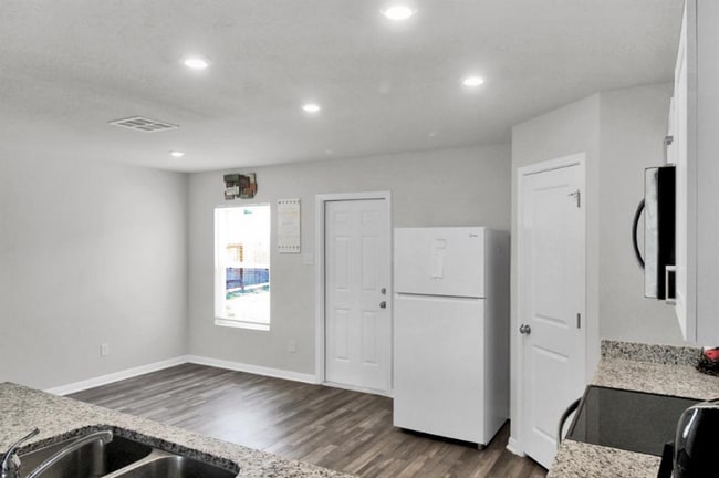 Building Photo - 15520 Taylorcrest Dr