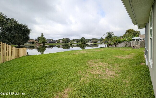 Foto del edificio - 12162 Millford Ln N