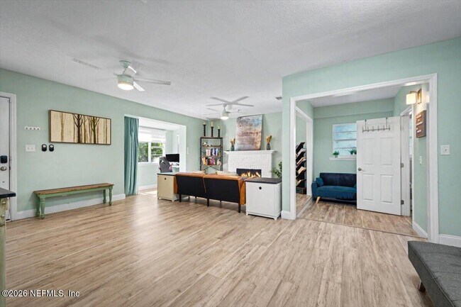 Foto del edificio - 719 S Shores Rd