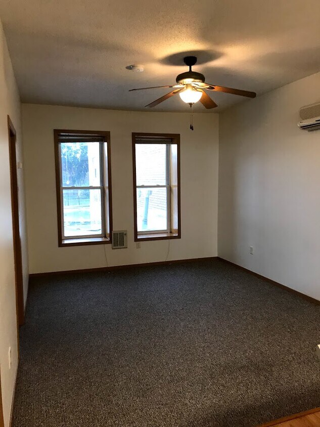 Primary Photo - 356 W Main St
