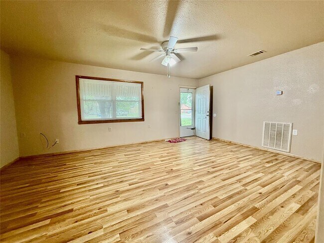 Foto del edificio - 308 S Magnolia Ave