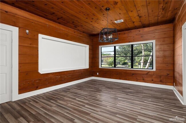 Foto del edificio - 620 W Hill Dr