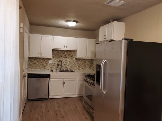 Photo - 5131 Lyndhurst Dr House