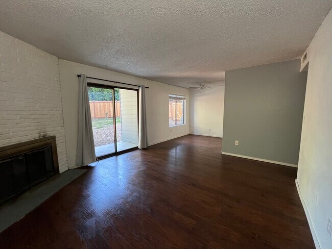 Building Photo - 14010 Juanita Dr NE