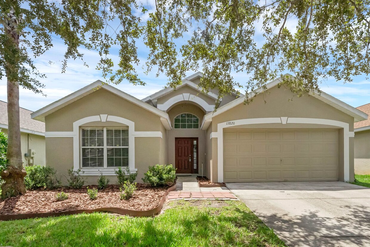 Foto principal - 3 Bedroom 2 Bath Home in Gated Avalon Comm...