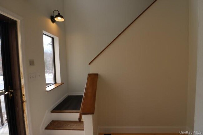 Building Photo - 39 Edelweiss Dr