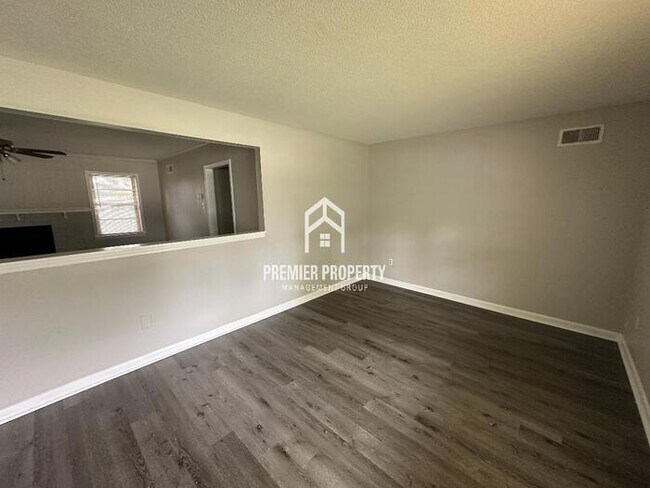 Foto del edificio - 6330 Brightwood Dr