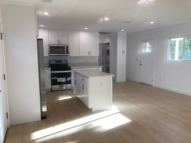 Building Photo - 2662 Midvale Ave
